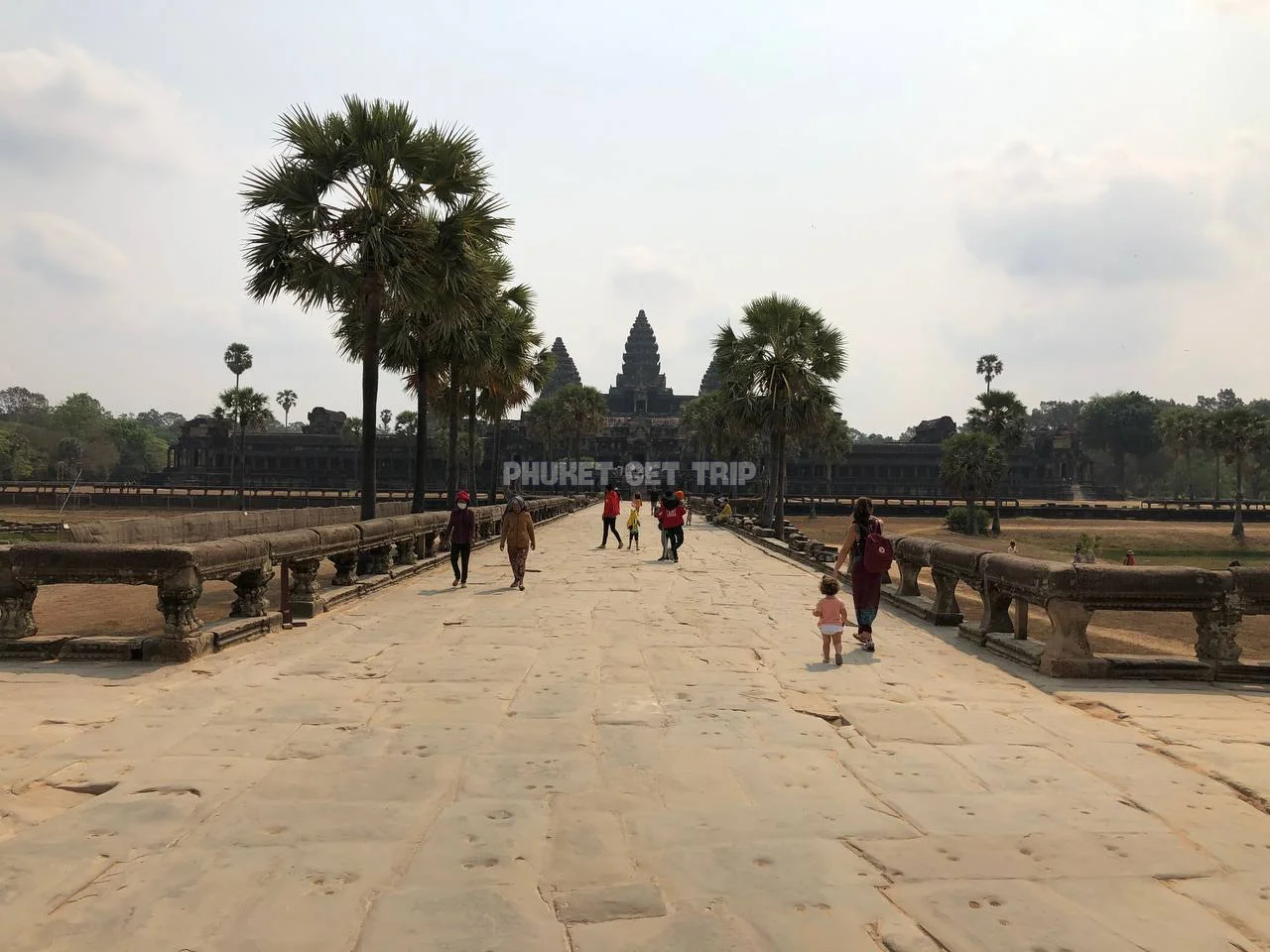Экскурсия их Пхукета в Камбоджу