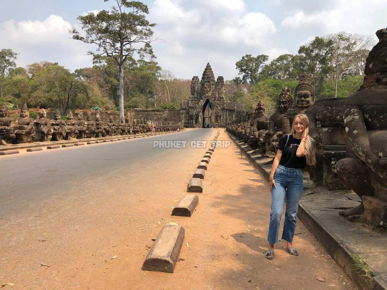 Экскурсия их Пхукета в Камбоджу