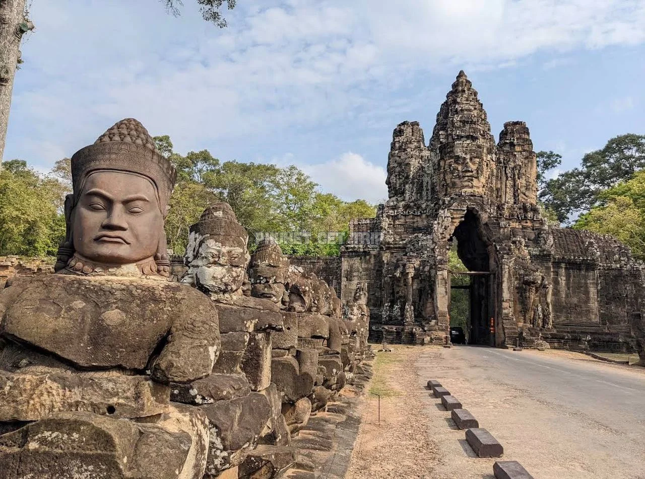 Экскурсия их Пхукета в Камбоджу