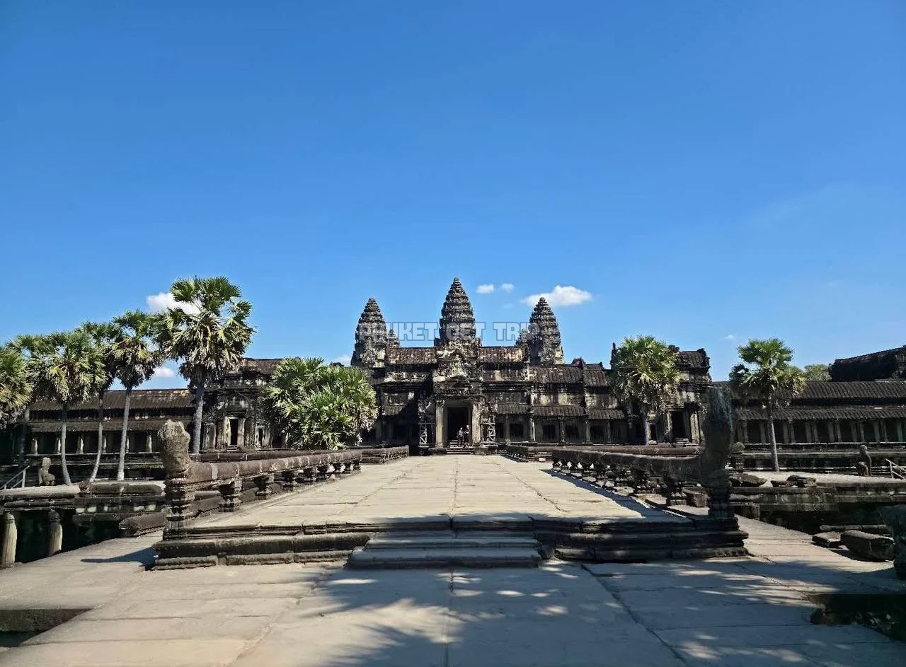 Экскурсия их Пхукета в Камбоджу