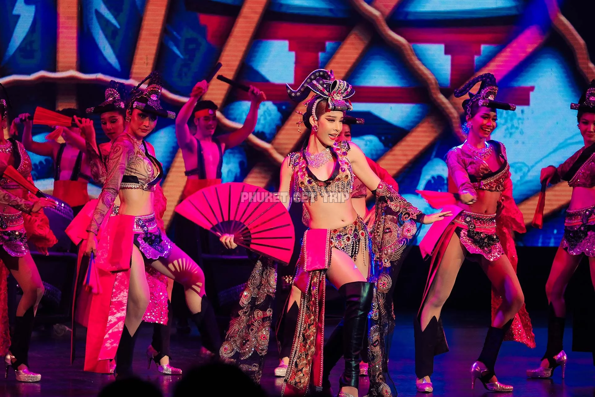 Шоу Трансвеститов Саймон Кабаре на Пхукете